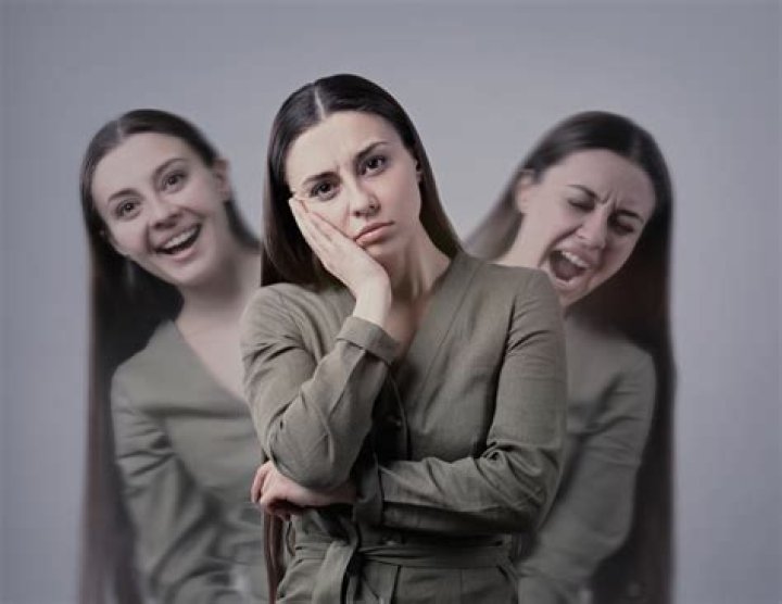 Can a bipolar person hear voices?