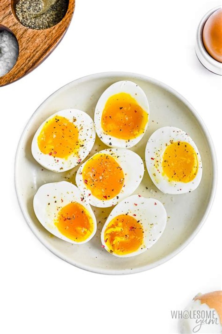 Can guinea pigs have hard boiled eggs?