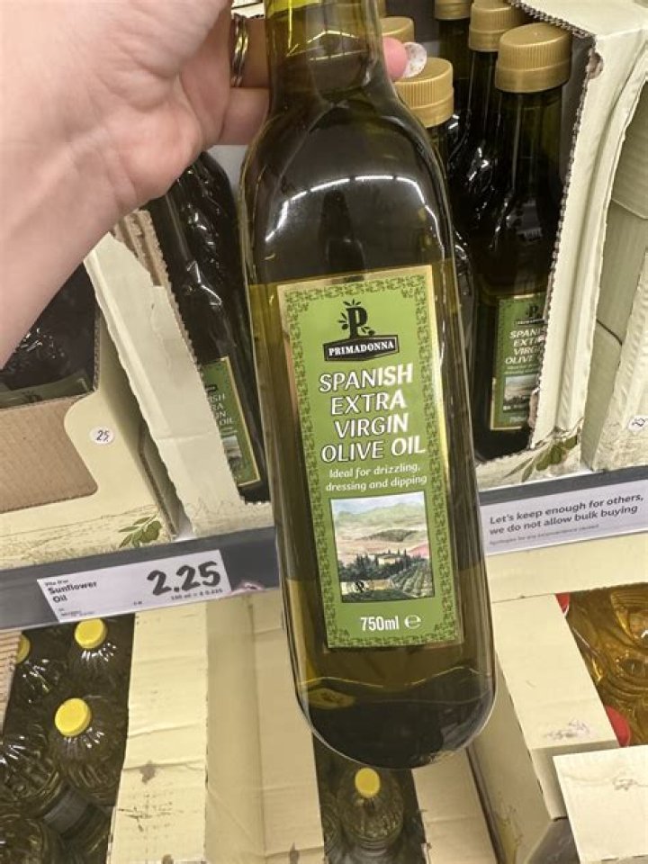 Can I put cooking olive oil in my hair?
