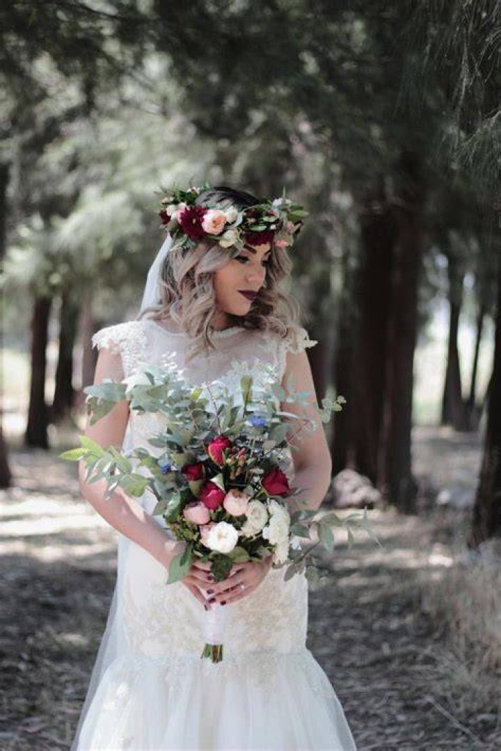 Can mother of bride and groom wear same color?