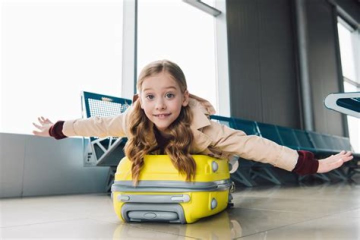 Can my 14 year old fly alone?