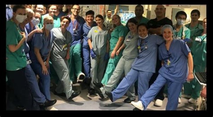 Can surgeons wear any shoes?