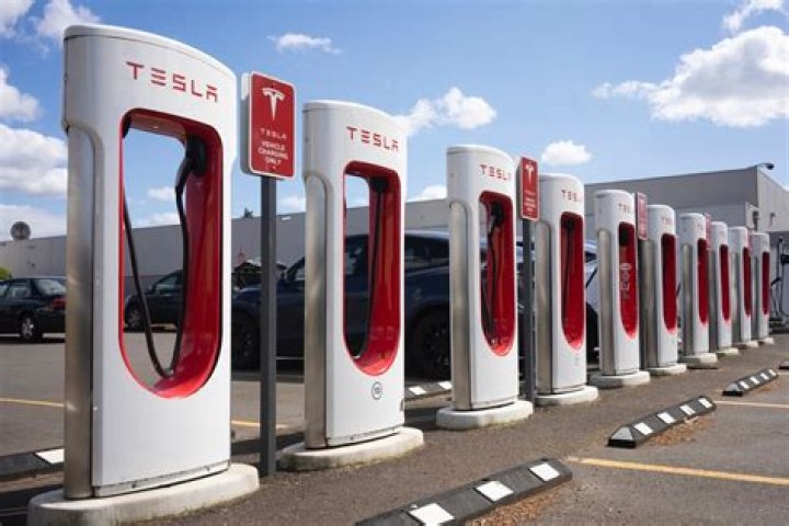 Can you charge a Mustang Mach-E at a Tesla charging station?