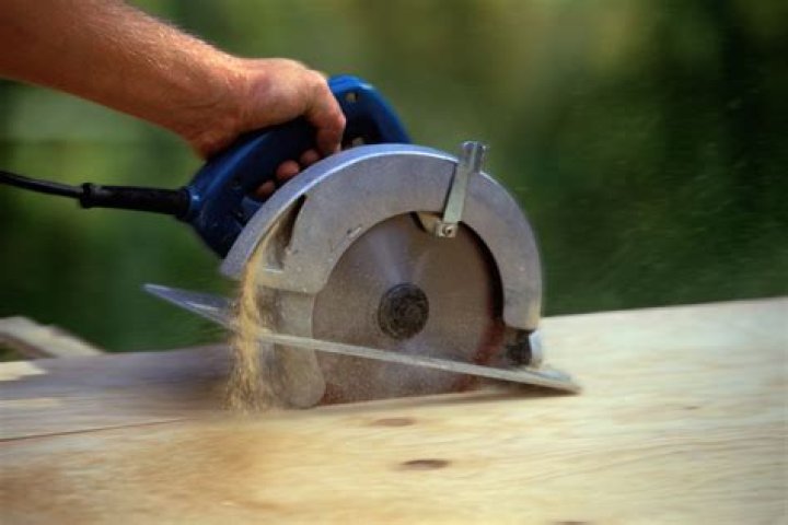 Can you cut wood with a cutting disc?