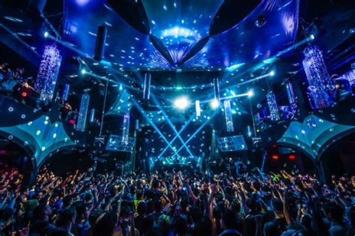 Can you go clubbing at 18 in Miami?