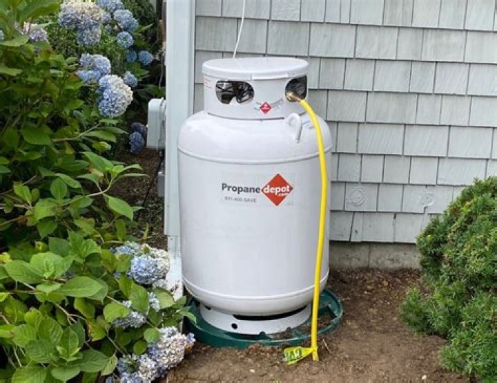 Can you leave a propane tank outside in the rain?