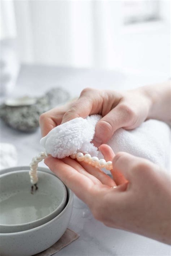 Can you put pearls in jewelry cleaner?