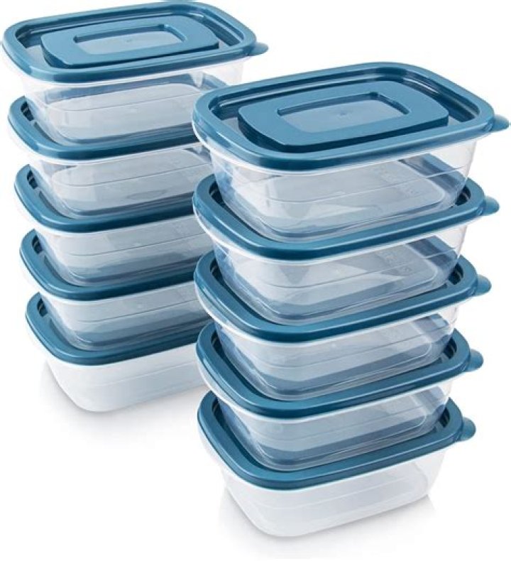 Can you put plastic storage containers in the freezer?