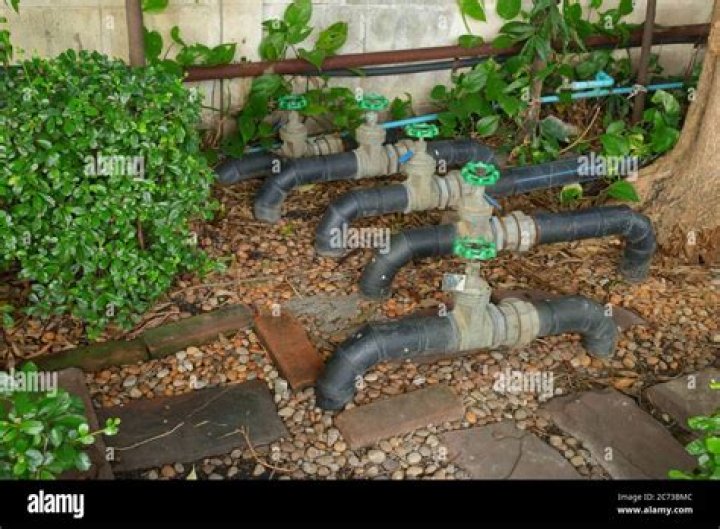 Can you run water pipe above ground?