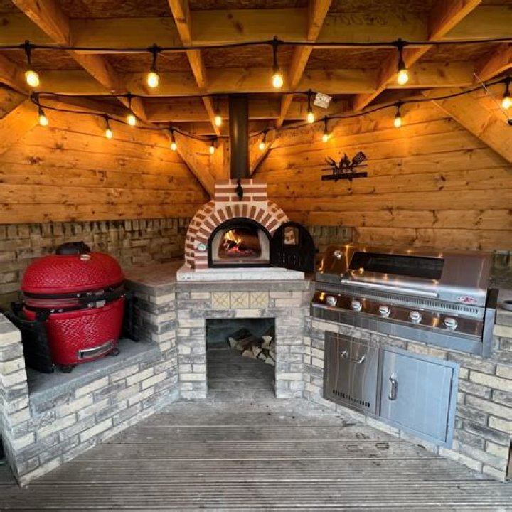 Can you use any wood in a pizza oven?