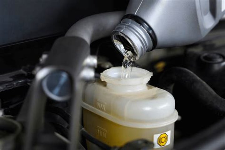 Can you use baby oil for brake fluid?