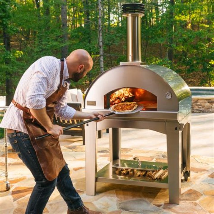 Can you use lump charcoal in a wood fired pizza oven?