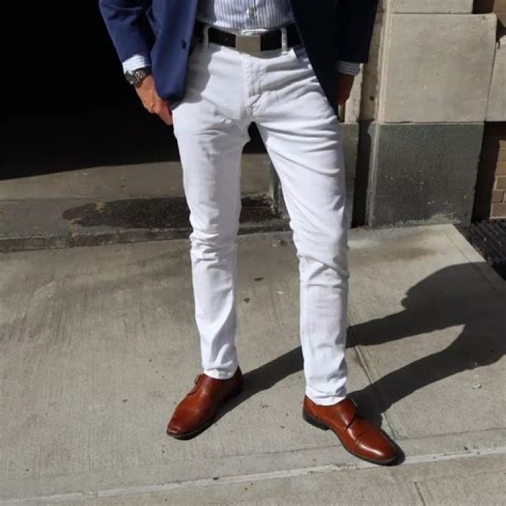 Can you wear white pants to a wedding?