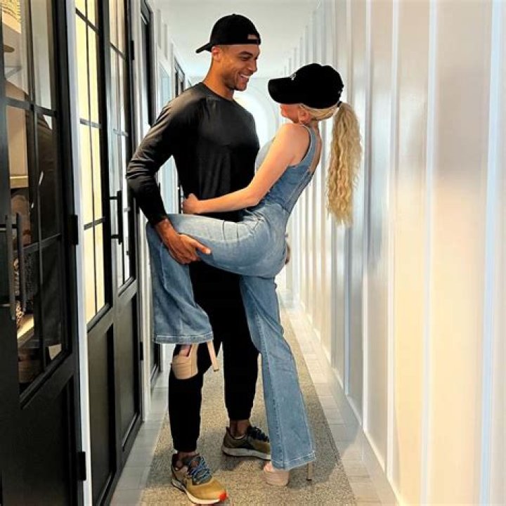 Did Dale hook up with Abigail?