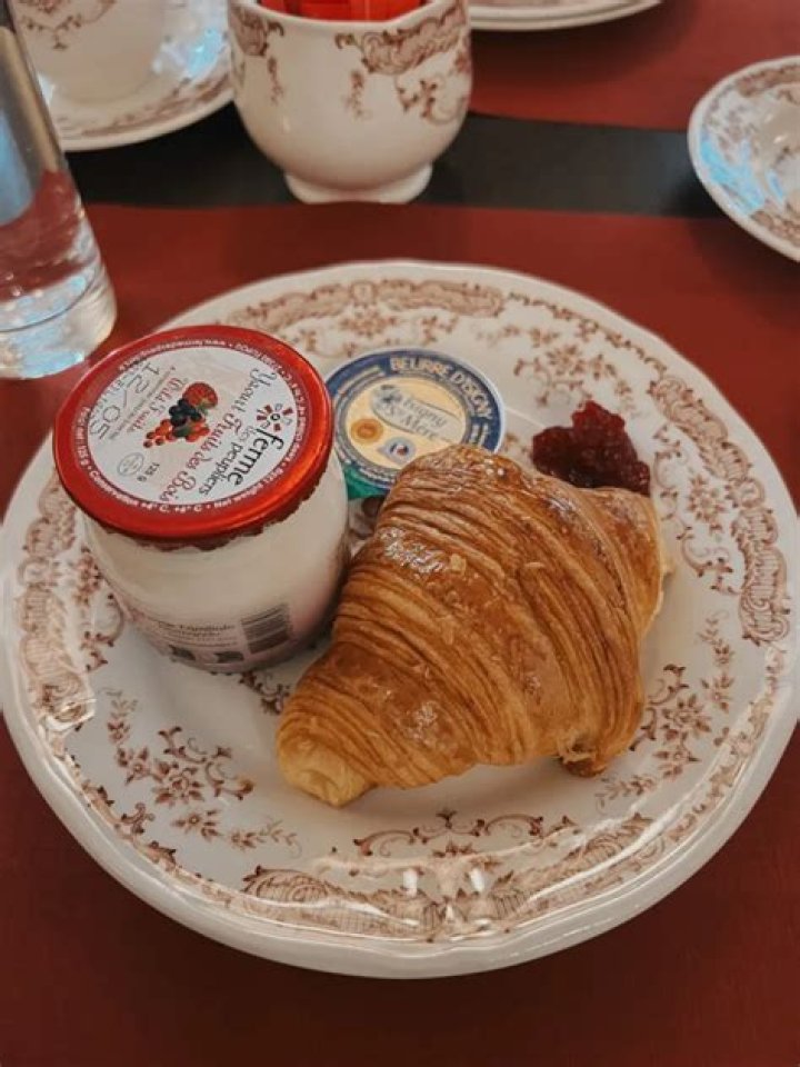 Do French eat bread with butter?
