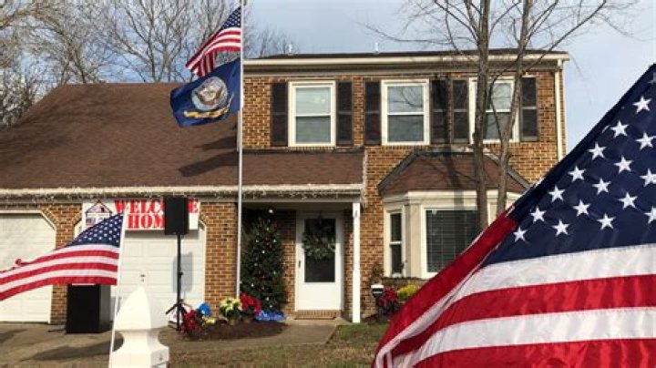 Do Navy SEALs get free housing?