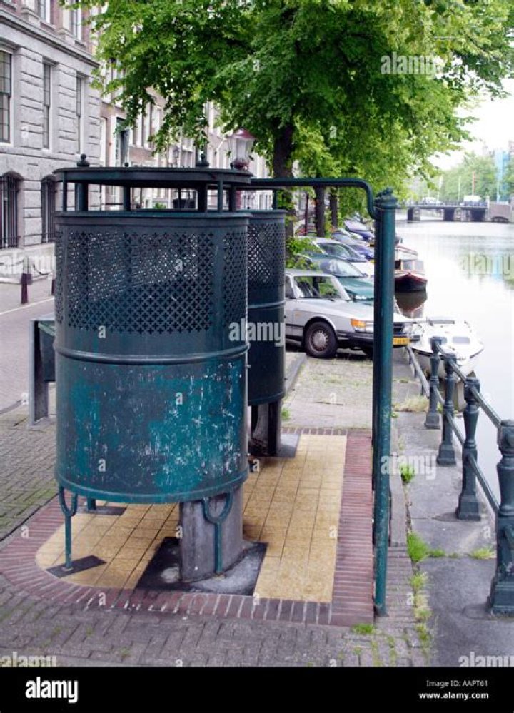 Does Amsterdam have outdoor urinals?
