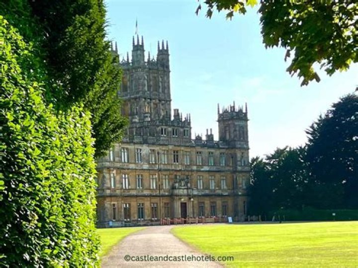 Does anyone live at Highclere Castle?