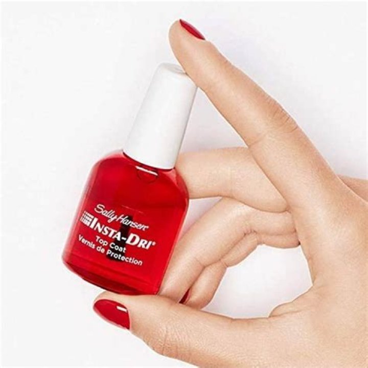 Does cold water dry nail polish faster?