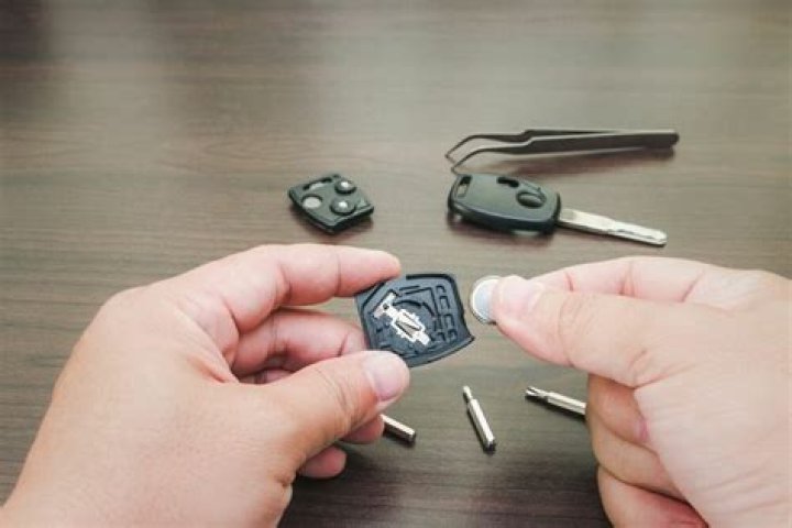 Does leaving your key fob in car drain car battery?