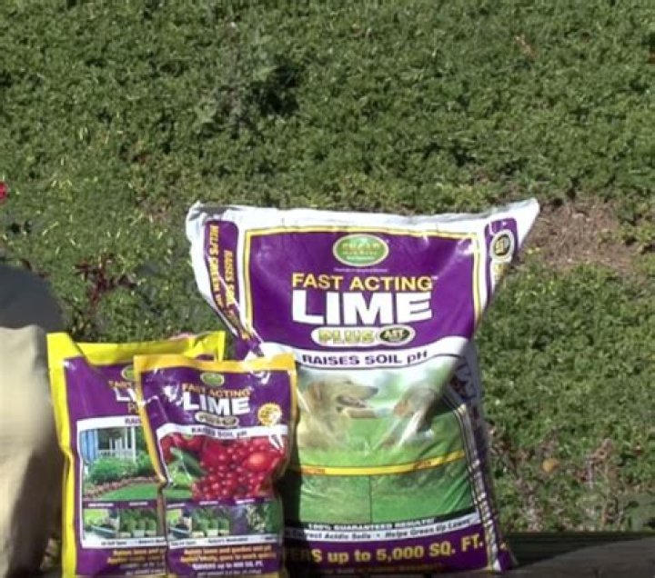 Does lime keep snakes away?