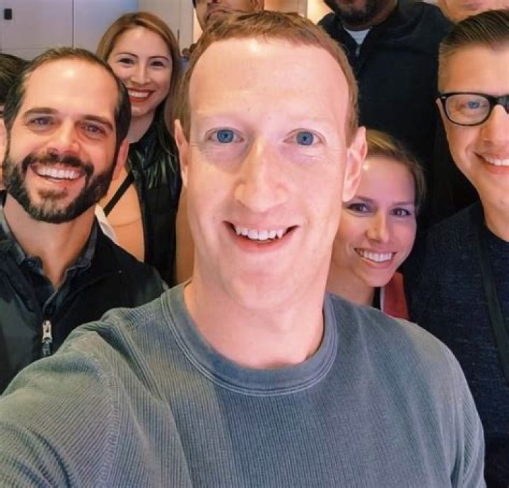 Does Mark Zuckerberg have security guards?