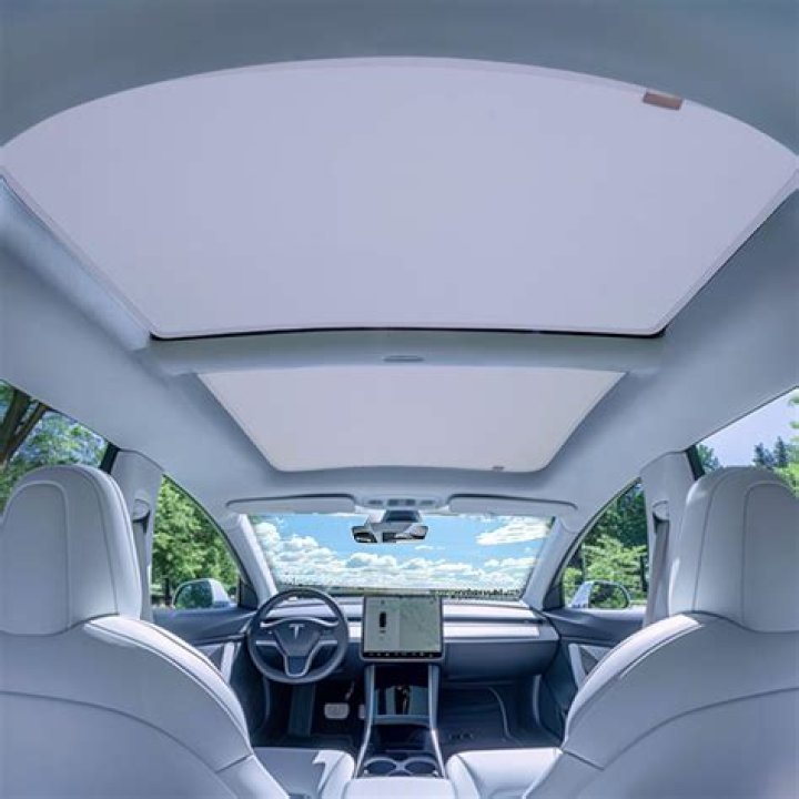 Does Model 3 sunroof open?