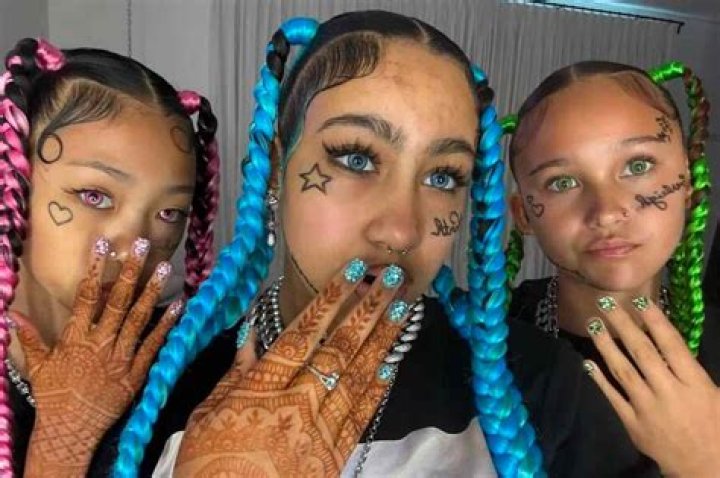 Does North West have hair extensions?