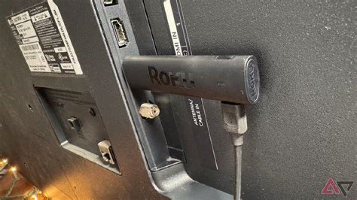 Does Roku have to be plugged into wall?