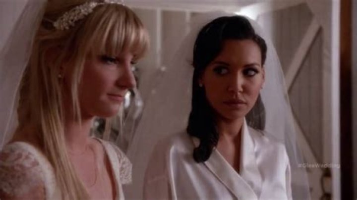 Does Santana's abuela go to the wedding?
