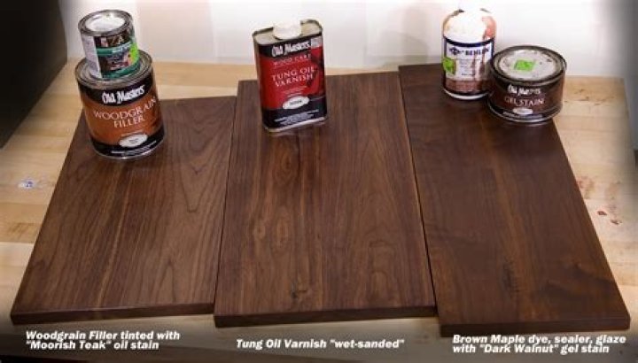 Does shellac darken wood?