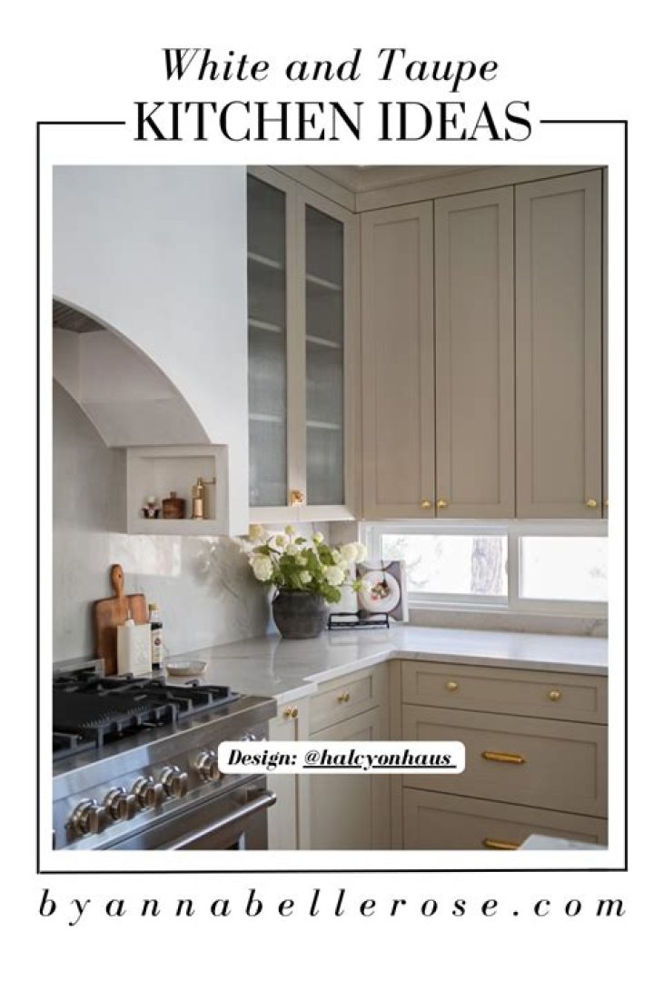 Does taupe and white go together?