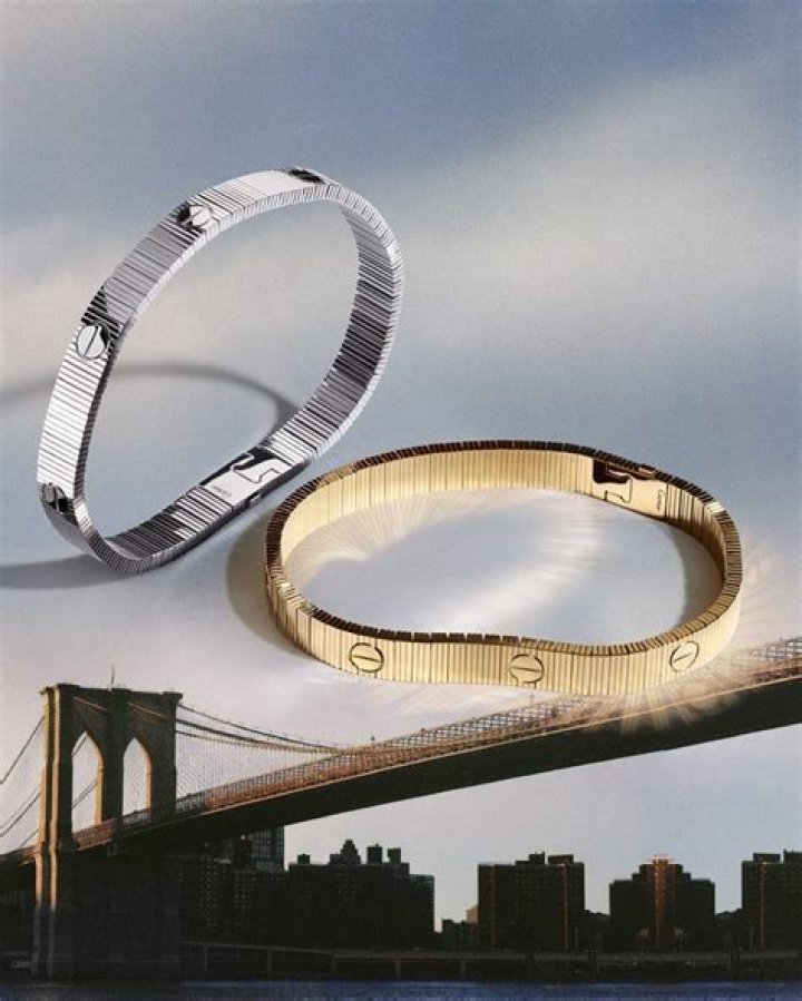 Does the Cartier Love bracelet scratch easily?