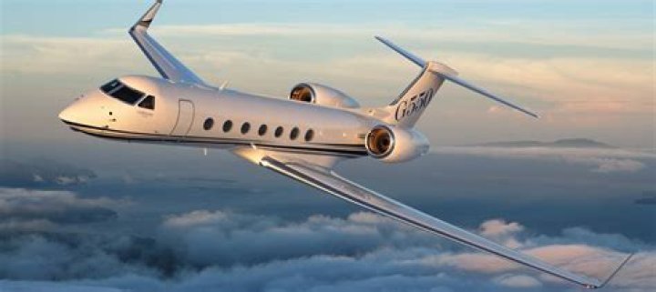 Does Tiger Woods have his own plane?