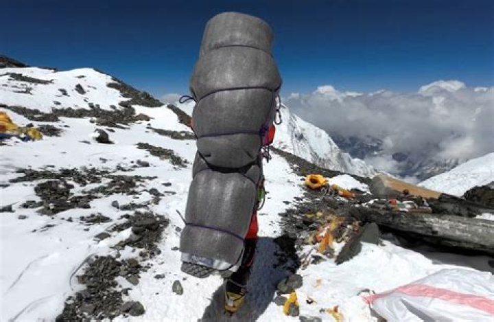 Has anyone climbed Everest without a Sherpa?