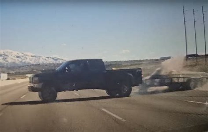 How do I keep my trailer from fishtailing?
