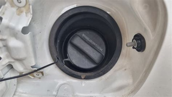 How do I reset my gas cap?
