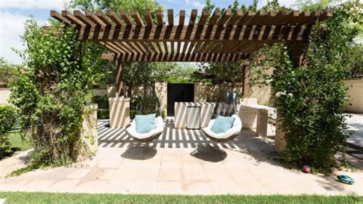 How do I stop Neighbours view of garden UK?
