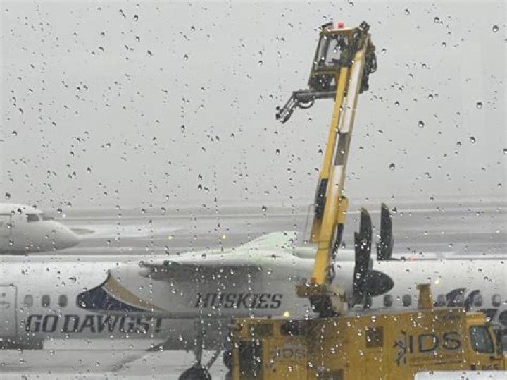 How do planes not freeze?