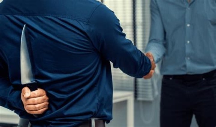 How do you deal with a backstabbing boss at work?