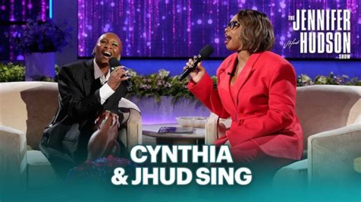 How many octaves can Jennifer Hudson sing?