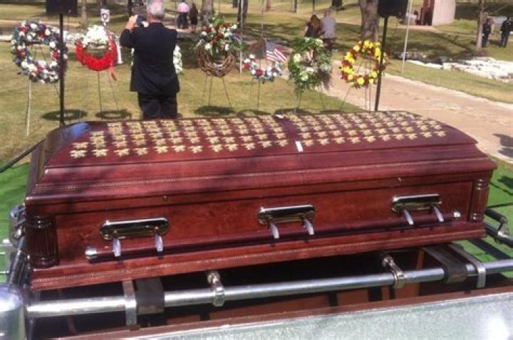 How many SEAL badges did Chris Kyle's coffin?