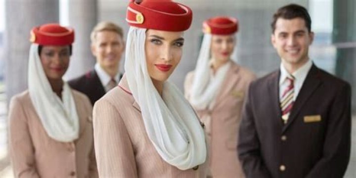How much do Emirates flight attendants make?