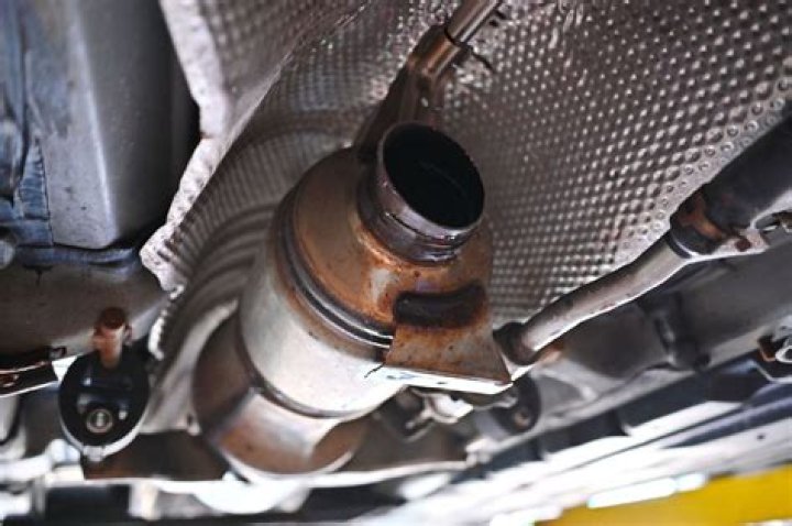 How much do thieves get for a stolen catalytic converter?