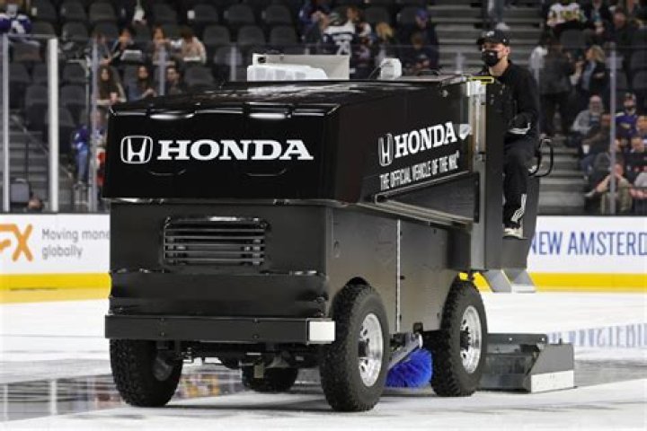 How much does a Zamboni driver make NHL?