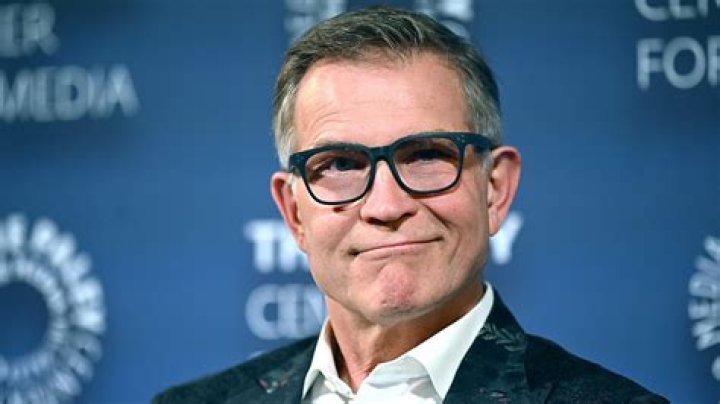 How much does the CEO of Netflix make?