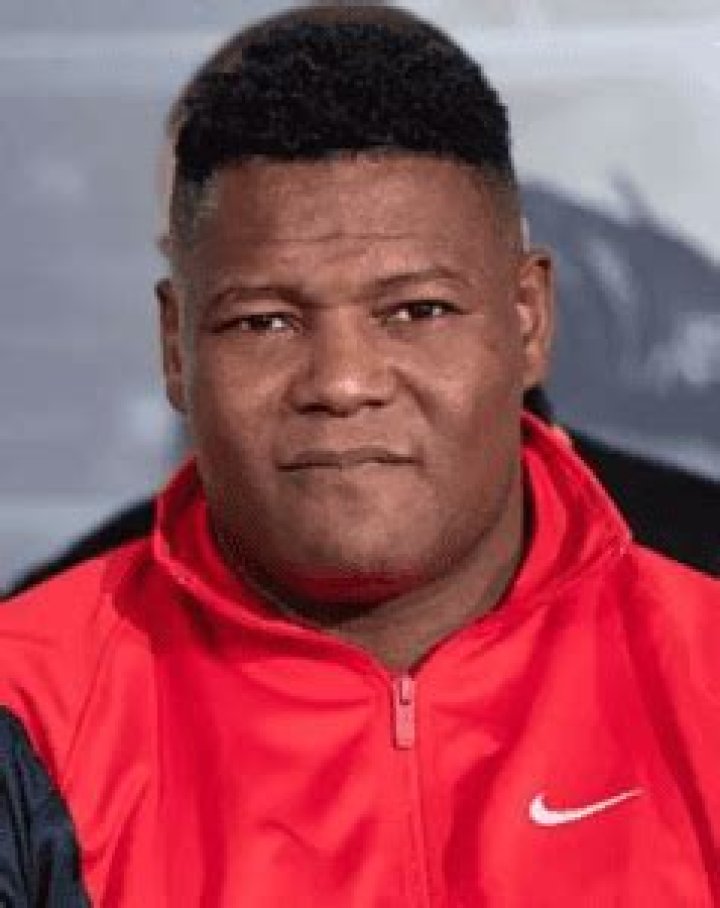 How tall is Luis Ortiz?