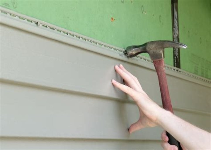 How tight should vinyl siding be nailed?