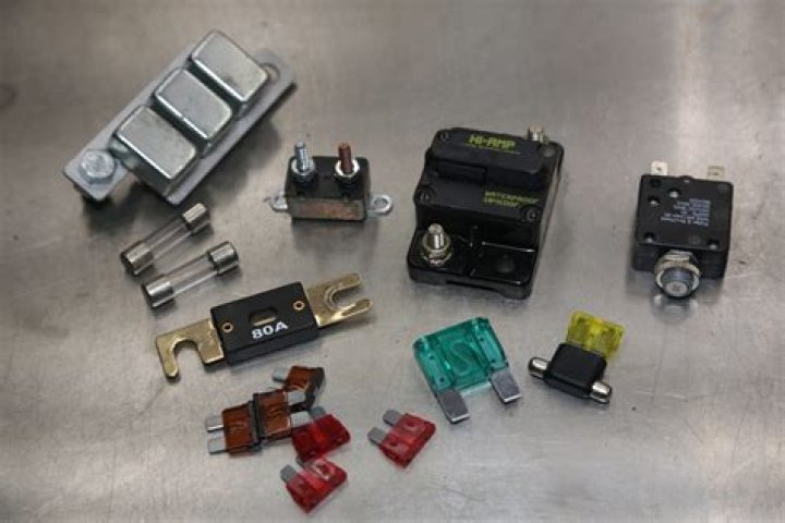 Is a relay the same as a fuse?