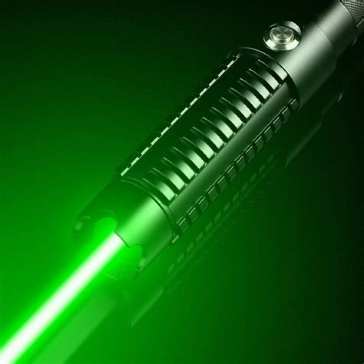 Is green laser visible in daylight?